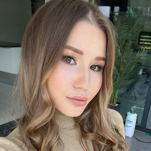 Amalia Davis: A Revealing Story